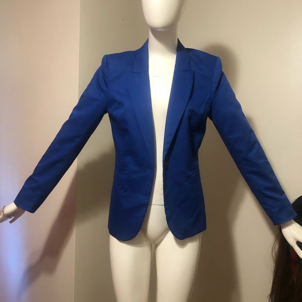 H&M Blue Blazer with Notched Lapels and Fitted Silhouette